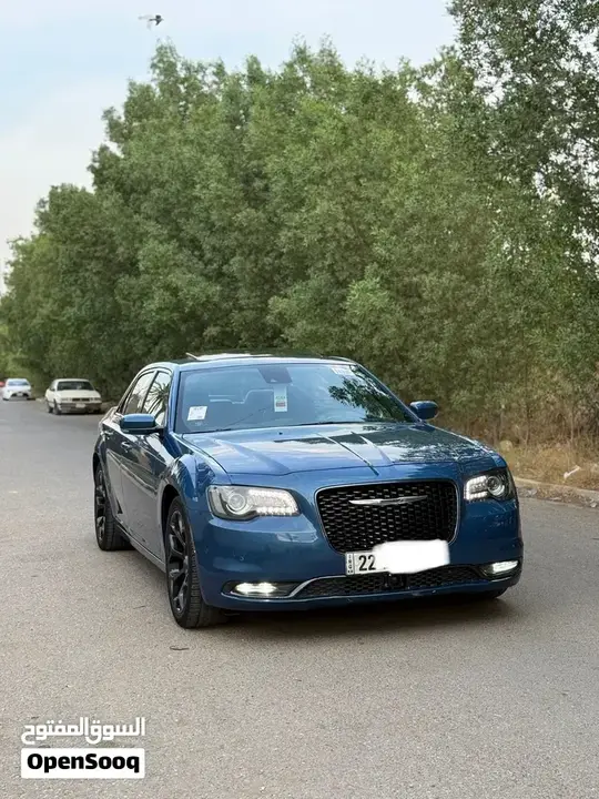 Chrysler 300 2022 photo 2
