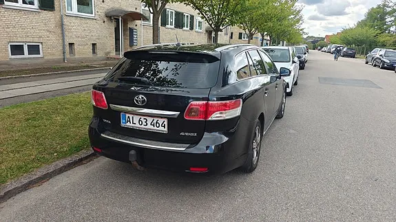 Toyota Avensis 2011 photo 2