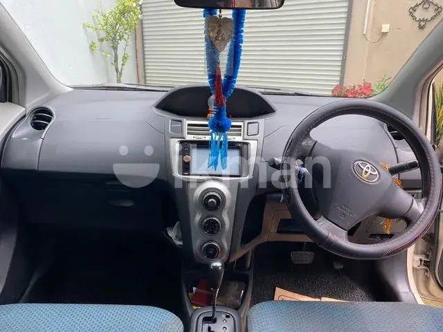Toyota Vitz 2005 photo 2