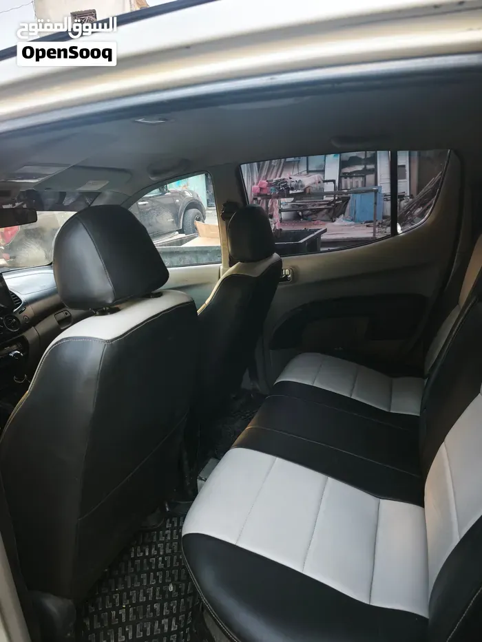 Mitsubishi L200 2014 photo 5