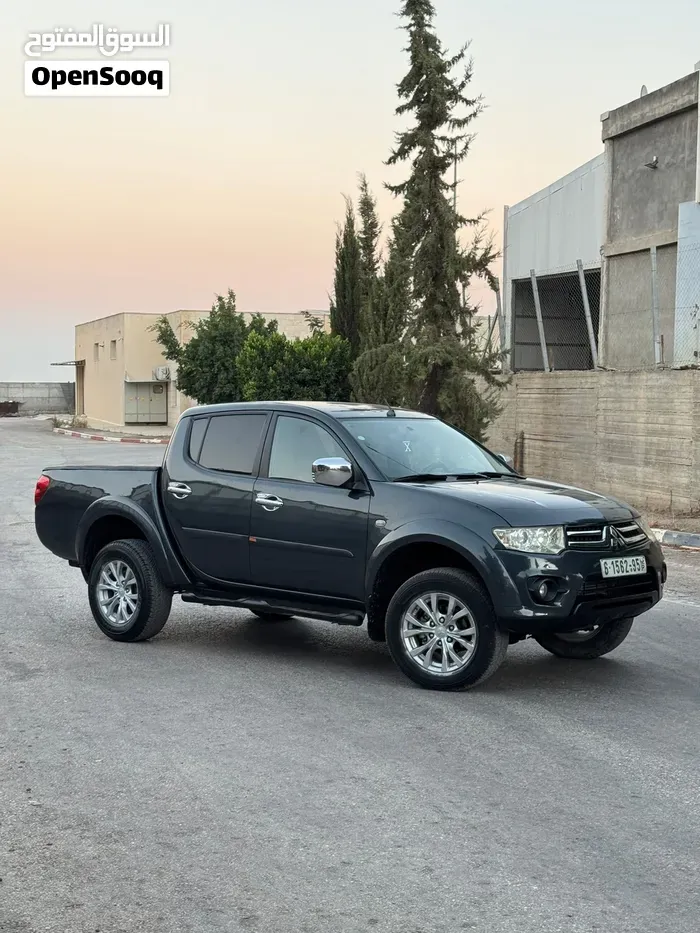 Mitsubishi L200 2014 photo 2