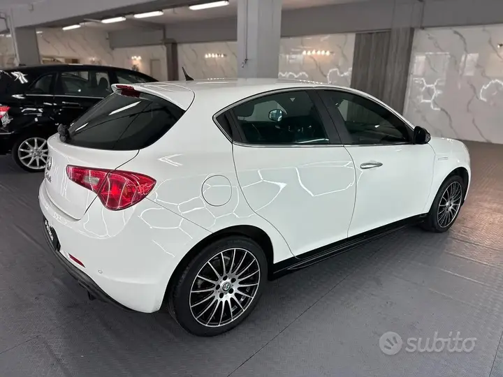 Alfa Romeo Giulietta 2013 photo 4