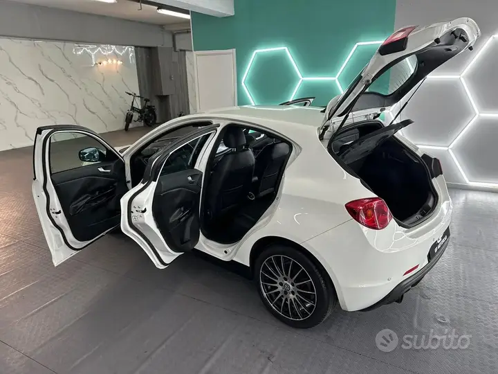 Alfa Romeo Giulietta 2013 photo 5