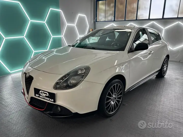 Alfa Romeo Giulietta 2013 photo 2