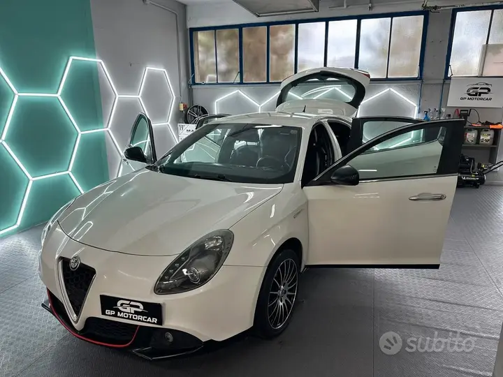 Alfa Romeo Giulietta 2013 photo 3