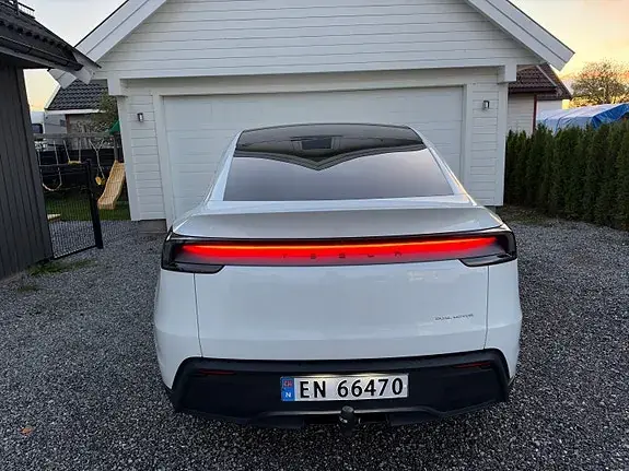 Tesla Model Y 2026 photo 5