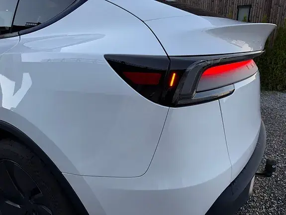 Tesla Model Y 2026 photo 4