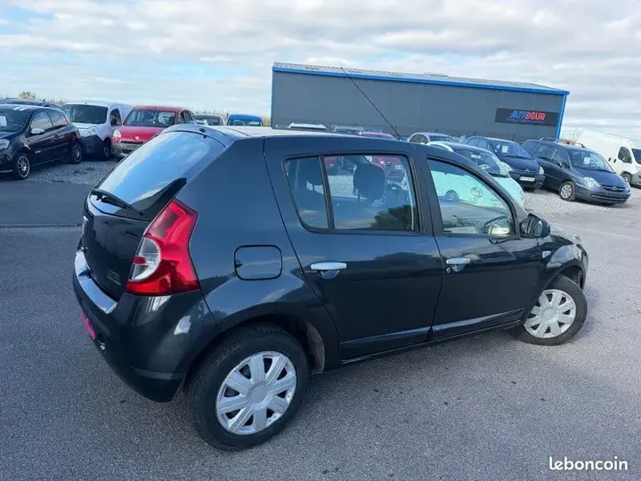 Dacia Sandero 2009 photo 3
