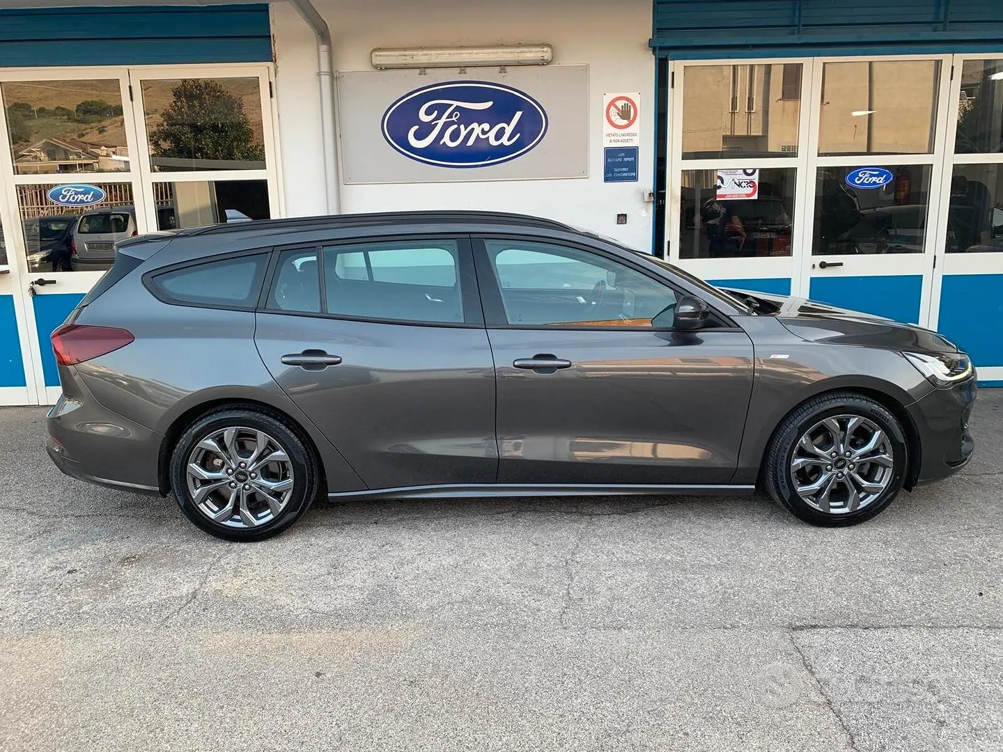 Ford Focus 2023 photo 2