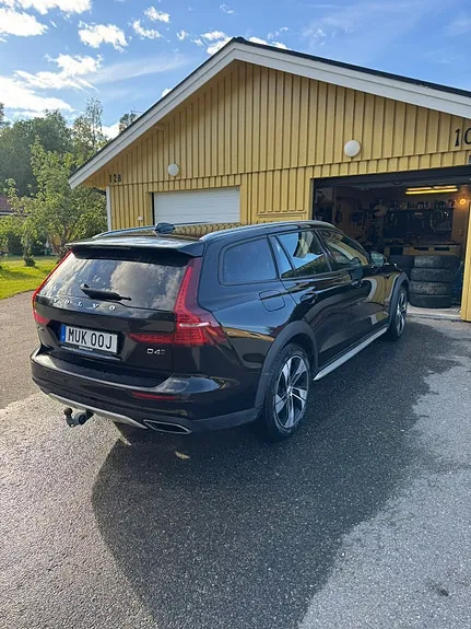 Volvo V60 Cross Country 2019 photo 2