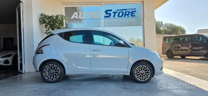 Lancia Ypsilon 2017 photo 2