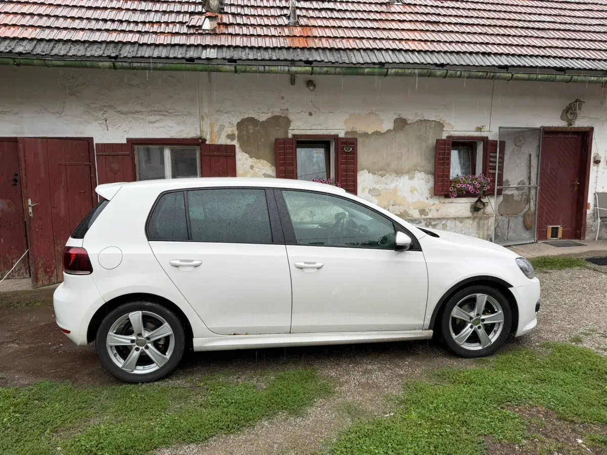 Volkswagen Golf 2010 photo 3