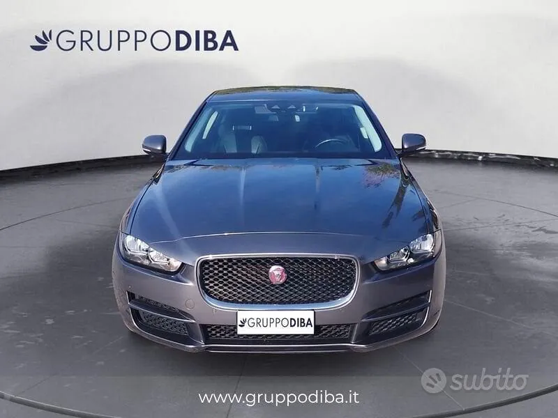 Jaguar Xe 2015 photo 2