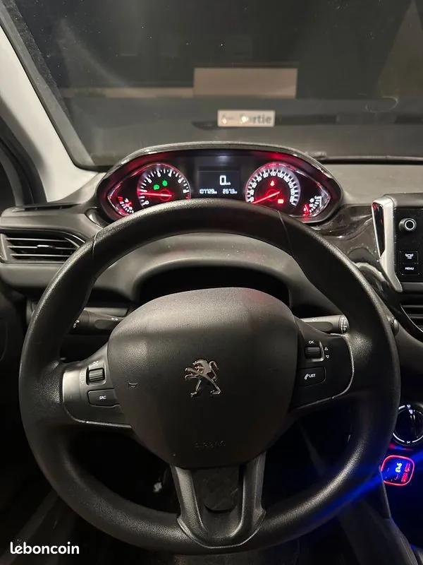 Peugeot 208 2013 photo 2