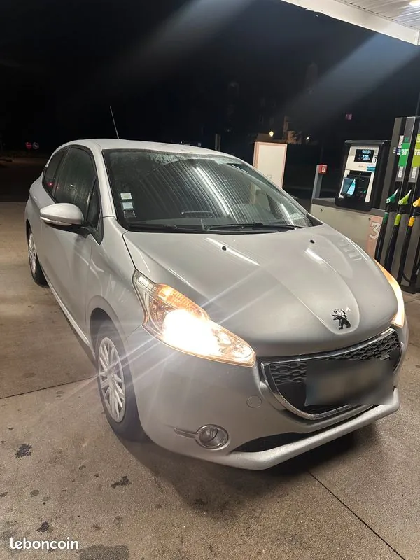 Peugeot 208 2013 photo 3