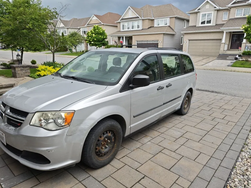 Dodge Grand Caravan 2012 photo 3