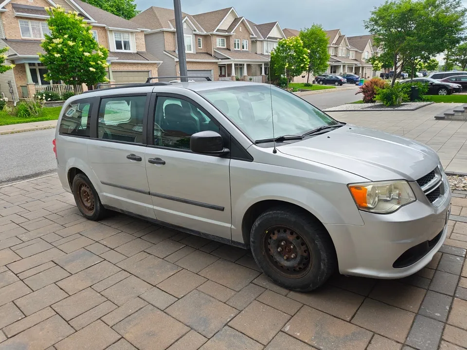 Dodge Grand Caravan 2012 photo 2