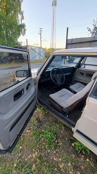 Saab 90 1987 photo 3