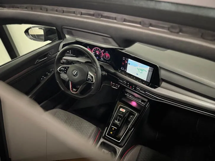 Volkswagen Golf 2023 photo 2