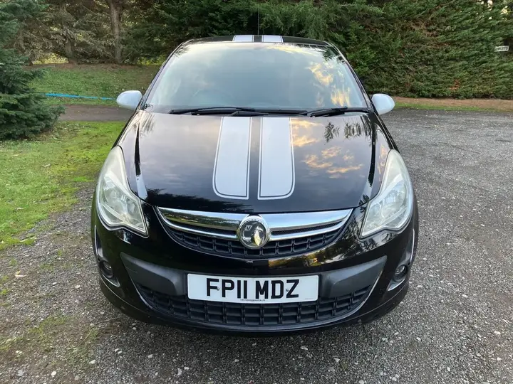 Vauxhall Corsa 2011 photo 2