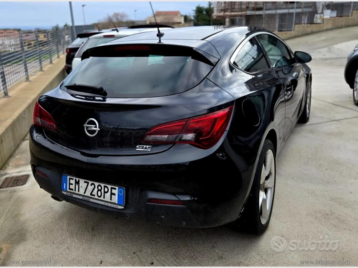 Opel Astra 2012 photo 2