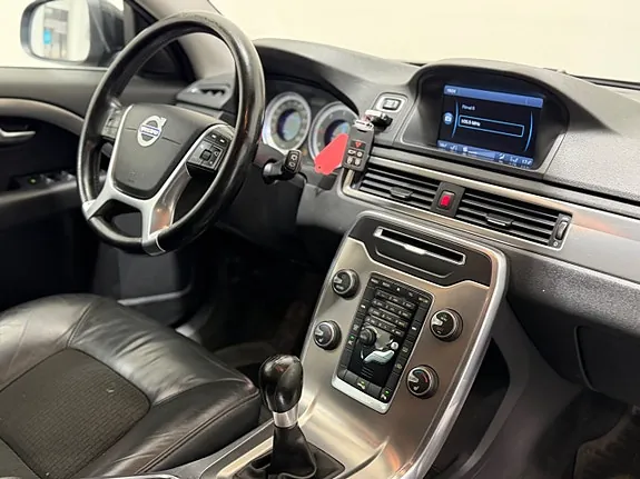 Volvo V70 2012 photo 2