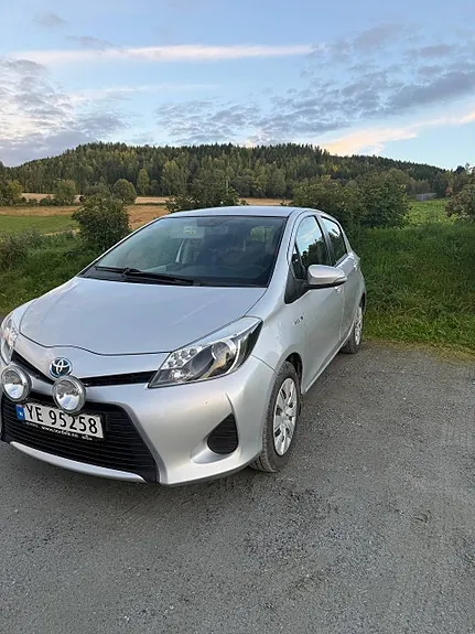 Toyota Yaris 2013 photo 4