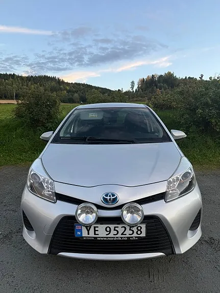 Toyota Yaris 2013 photo 2