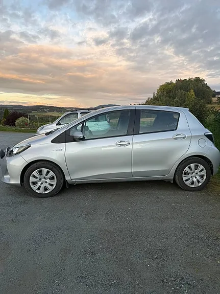 Toyota Yaris 2013 photo 3