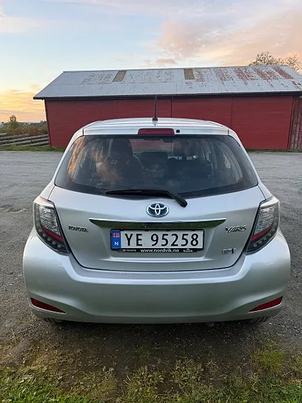 Toyota Yaris 2013 photo 5