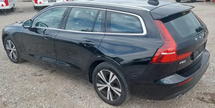 Volvo V60 2020 photo 2
