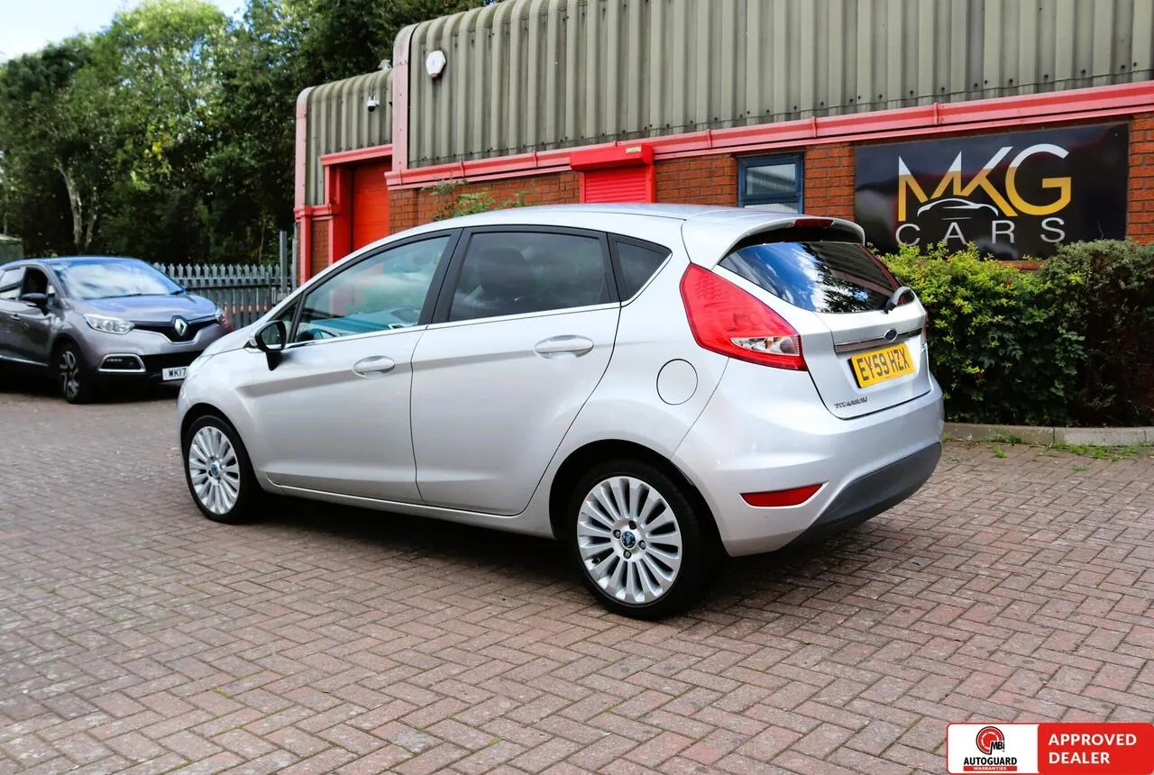Ford Fiesta 2009 photo 2
