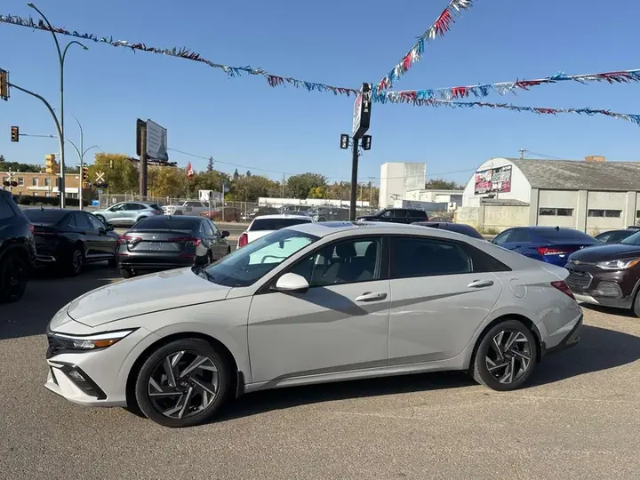 Hyundai Elantra 2024 photo 2