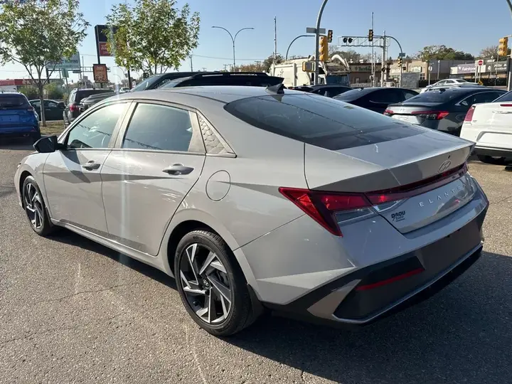 Hyundai Elantra 2024 photo 3