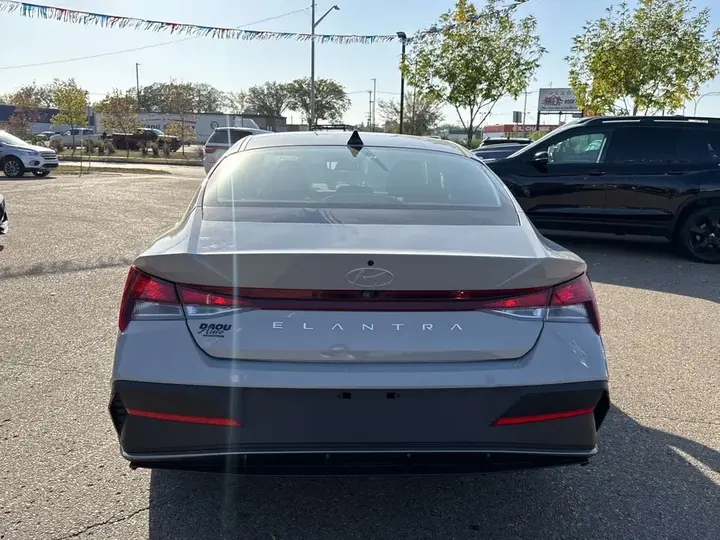 Hyundai Elantra 2024 photo 4