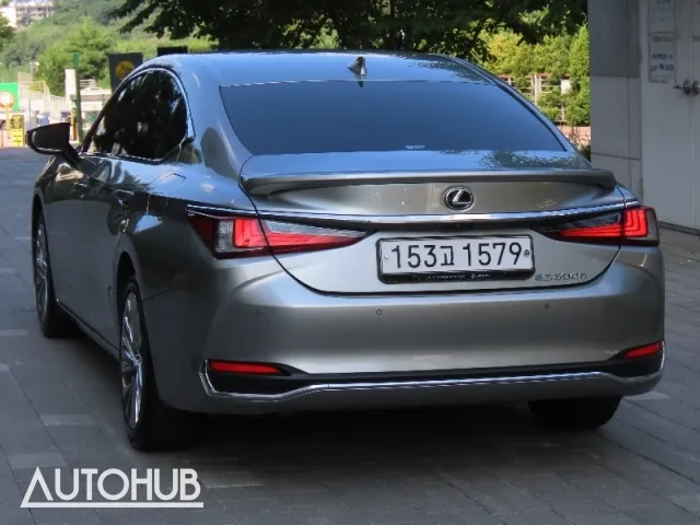 Lexus Es 2023 photo 4