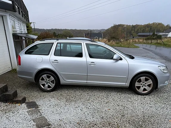 Skoda Octavia 2012 photo 3