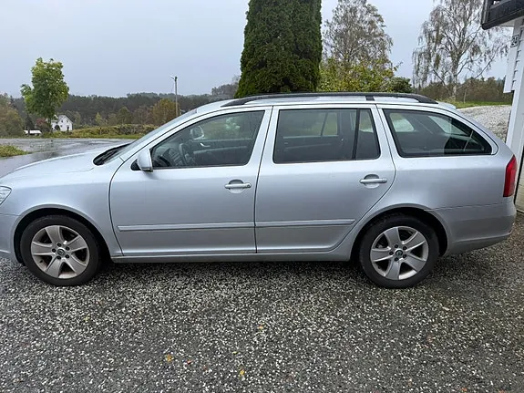 Skoda Octavia 2012 photo 2
