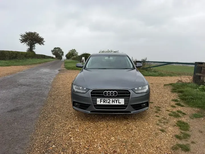 Audi A4 2012 photo 2