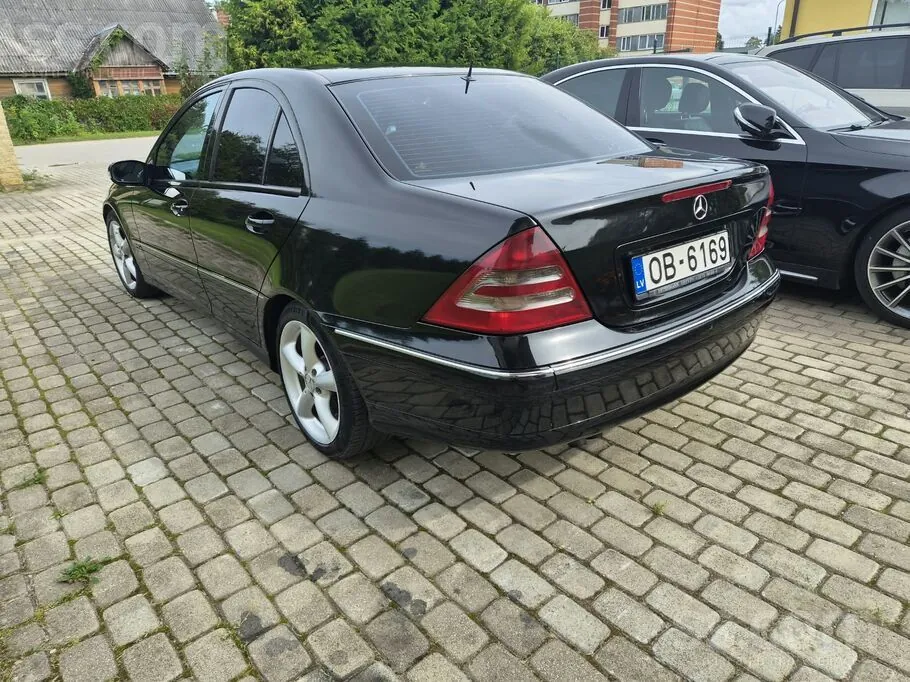 Mercedes-Benz C270 2003 photo 2
