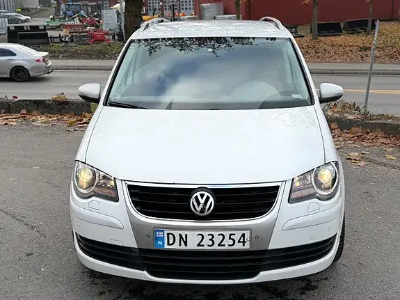 Volkswagen Touran 2010 photo 3