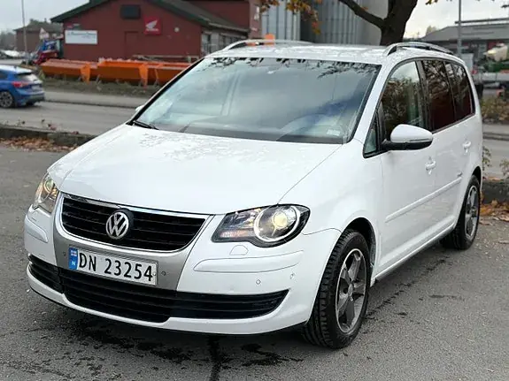 Volkswagen Touran 2010 photo 2