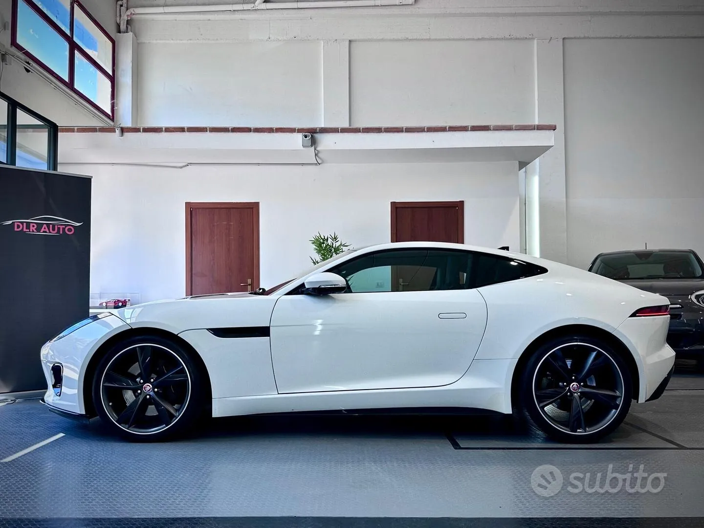 Jaguar F-Type 2018 photo 4
