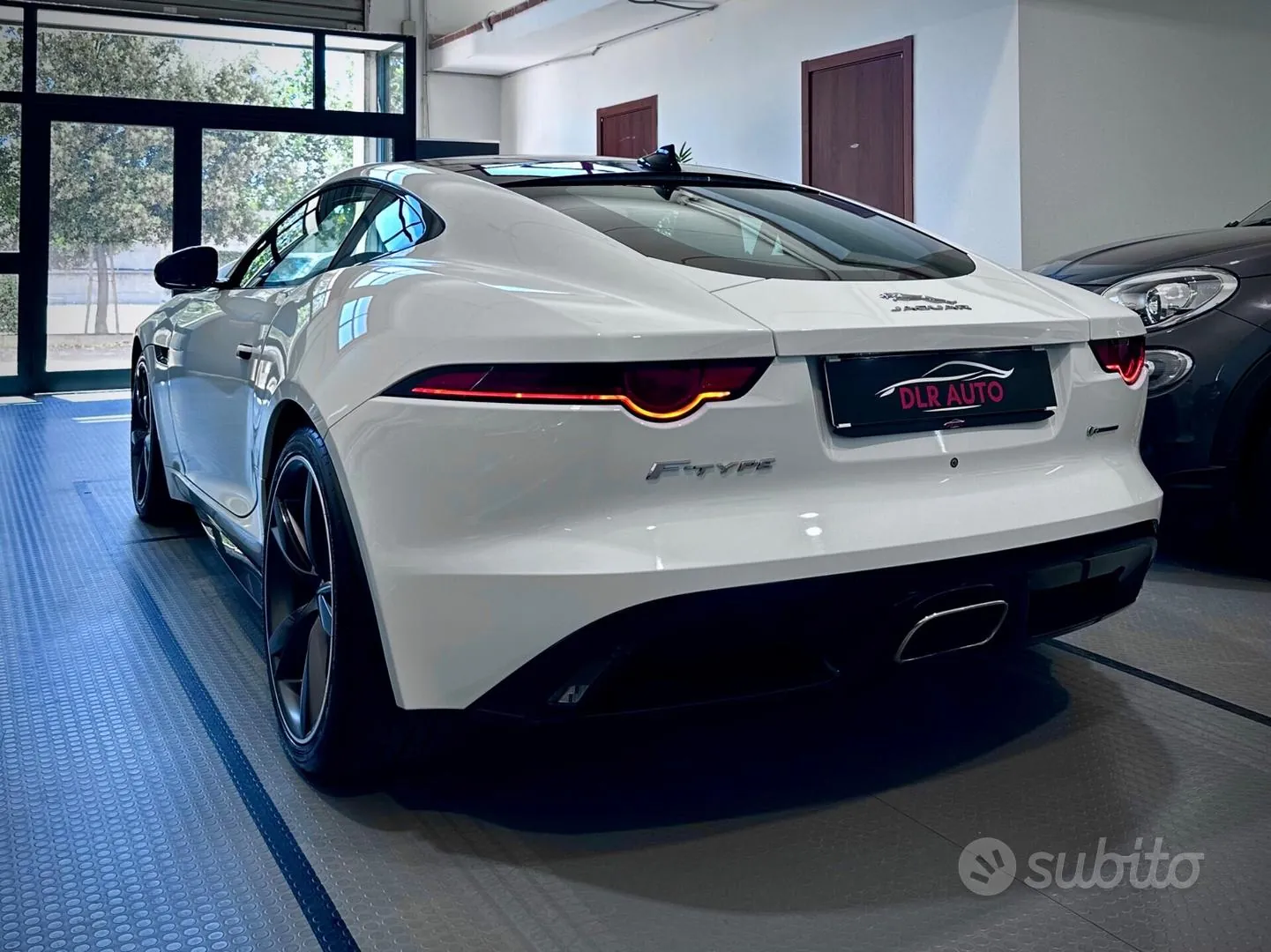 Jaguar F-Type 2018 photo 5