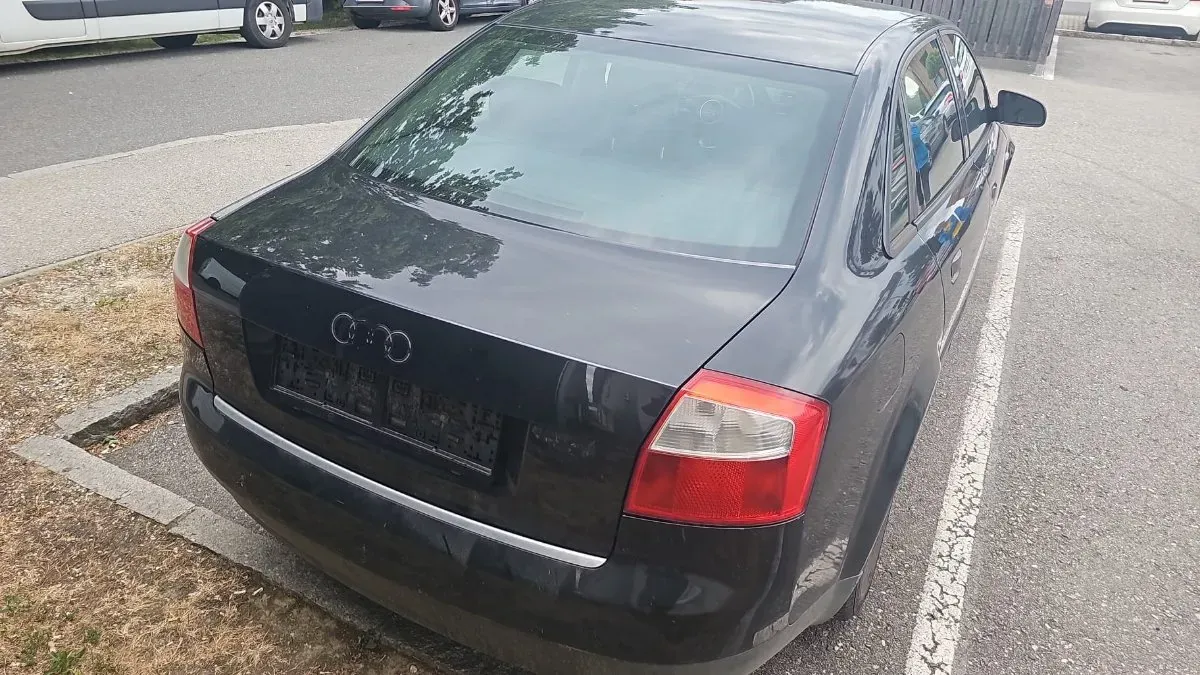Audi A4 2001 photo 2