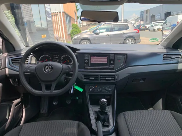 Volkswagen Polo 2018 photo 2