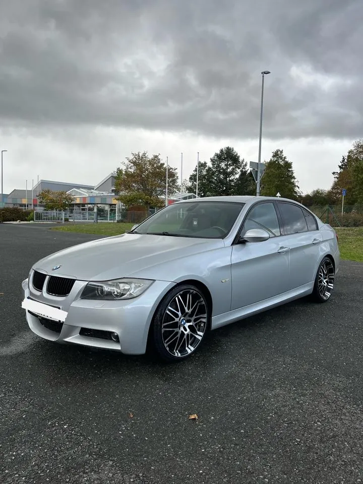 BMW E90 325I