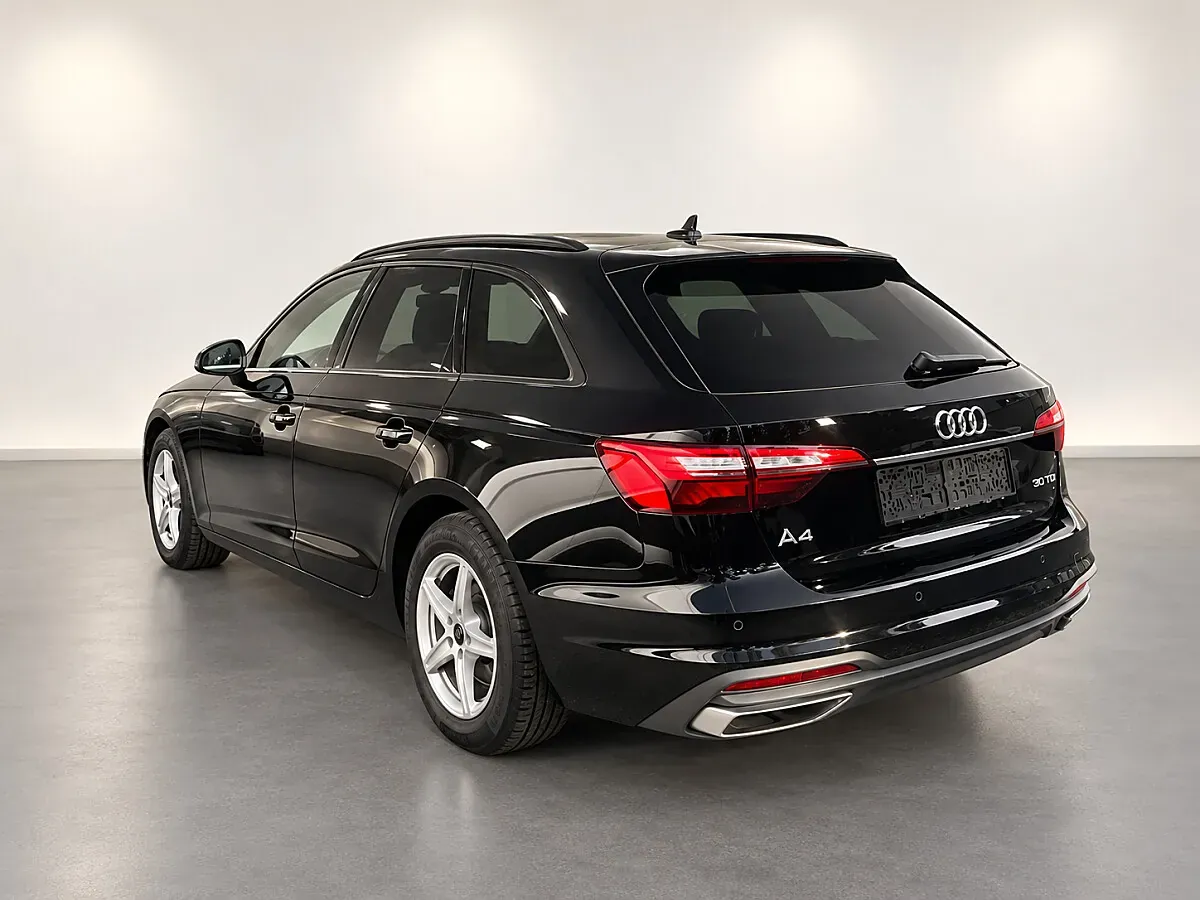 Audi A4 2023 photo 3