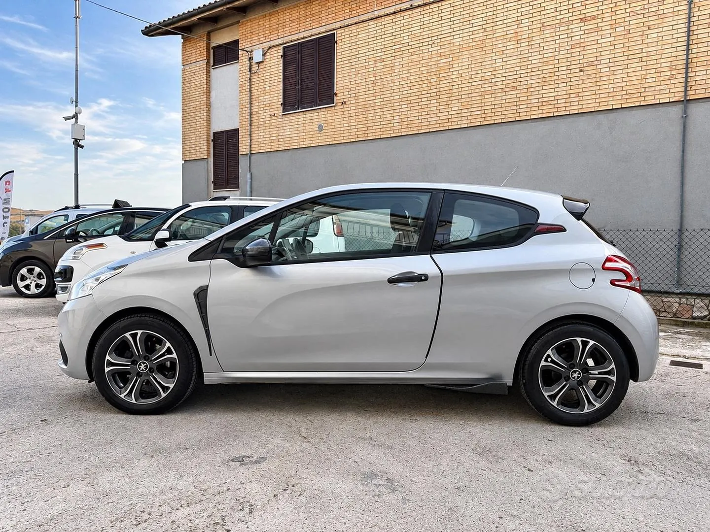 Peugeot 208 2014 photo 4