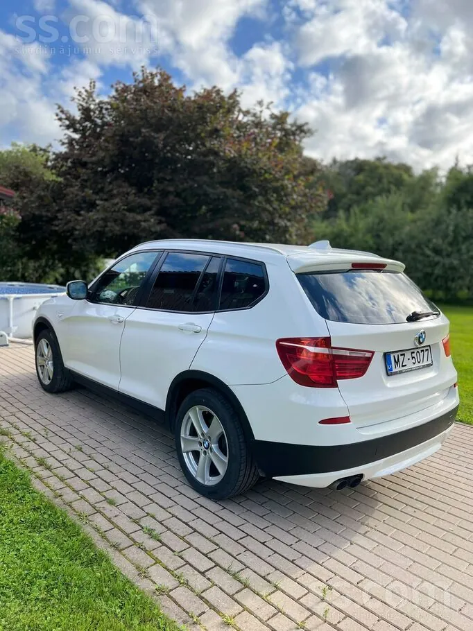 BMW X3 2011 photo 2